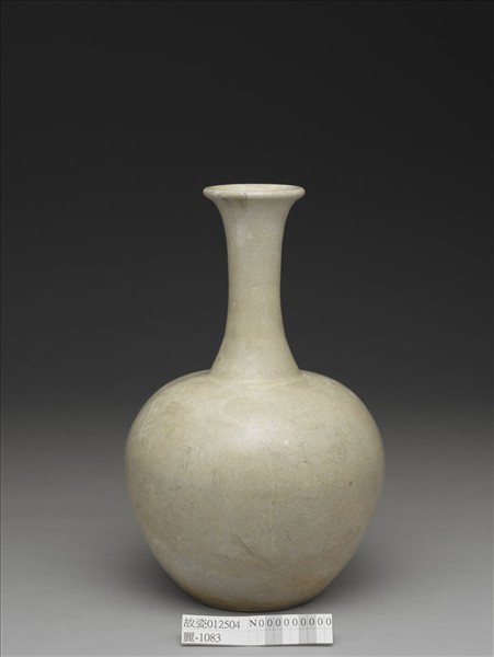 白瓷撇口長頸瓶