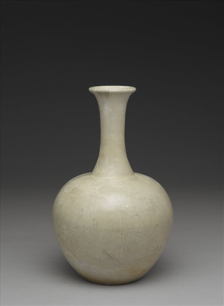 白瓷撇口長頸瓶