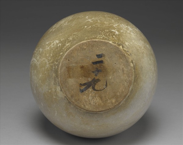 白瓷撇口長頸瓶