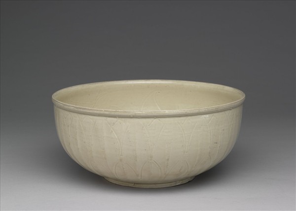 定窯 白瓷劃花蓮花紋碗