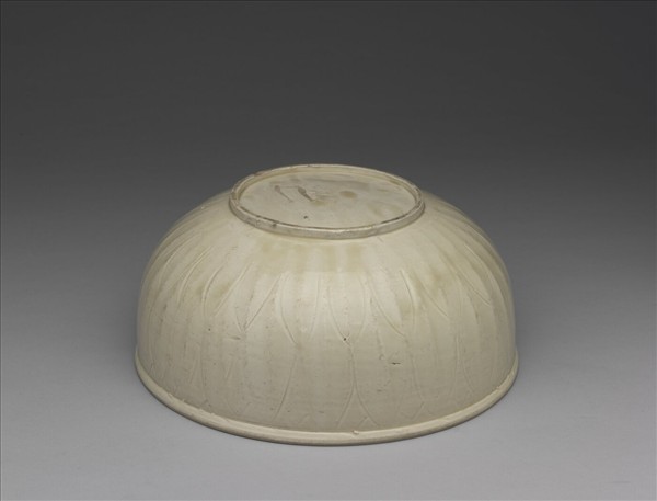 定窯 白瓷劃花蓮花紋碗