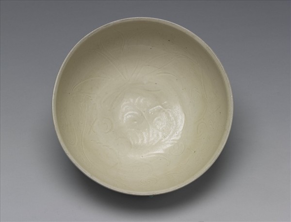 定窯 白瓷劃花蓮花紋碗