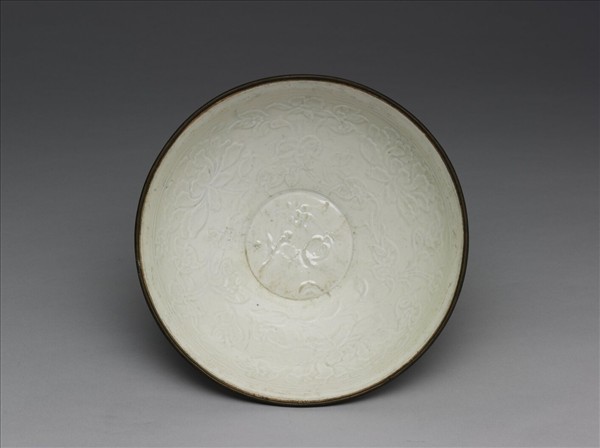 湘湖窯 青白瓷印花牡丹紋碗