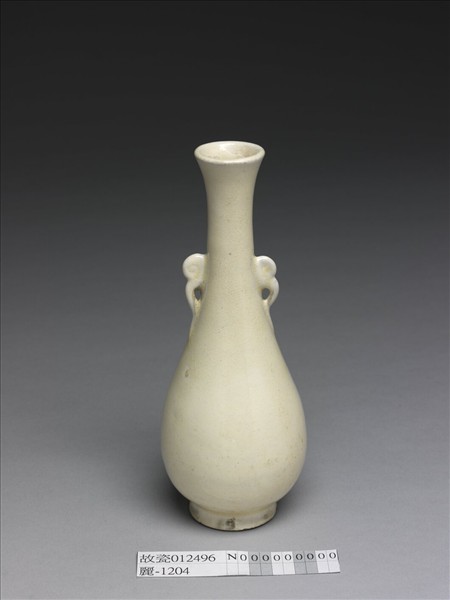 白瓷雲耳瓶