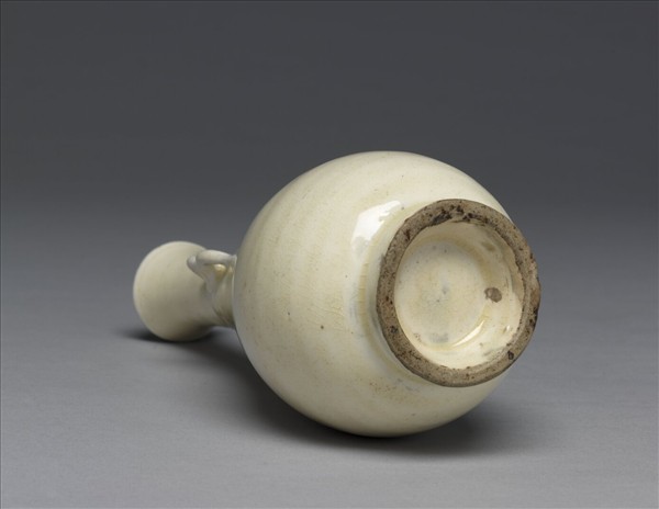 白瓷雲耳瓶