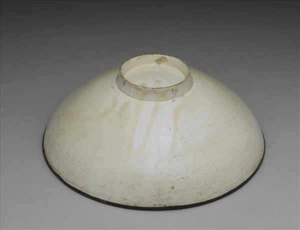 定窯 劃花蓮花紋葵瓣口碗