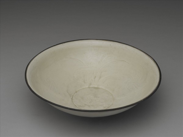 定窯 白瓷劃花蓮花雙鳧紋碗
