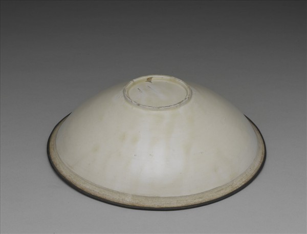 定窯 白瓷劃花蓮花雙鳧紋碗