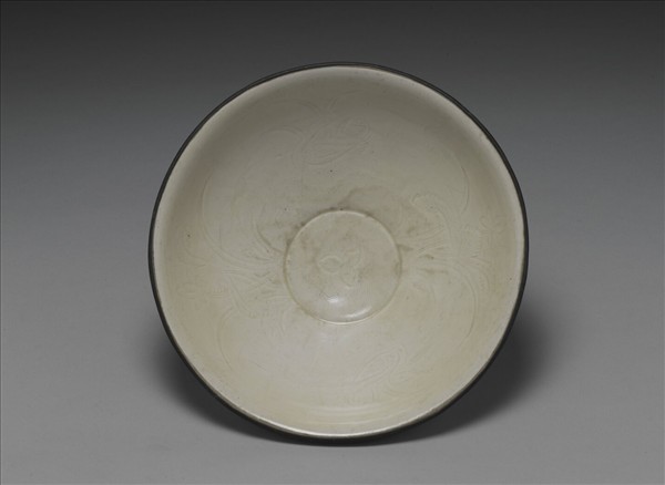 定窯 白瓷劃花蓮花雙鳧紋碗