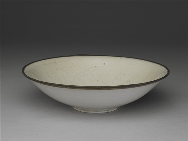 定窯 白瓷劃花蓮花紋碗