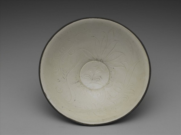 定窯 白瓷劃花蓮花紋碗