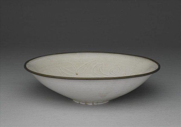定窯 白瓷劃花蓮花紋碗