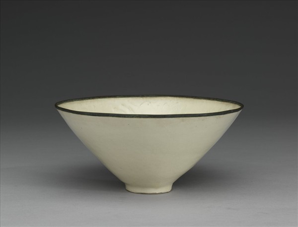 定窯 白瓷印花蓮塘魚紋碗