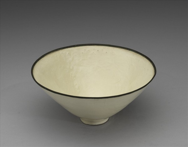 定窯 白瓷印花蓮塘魚紋碗