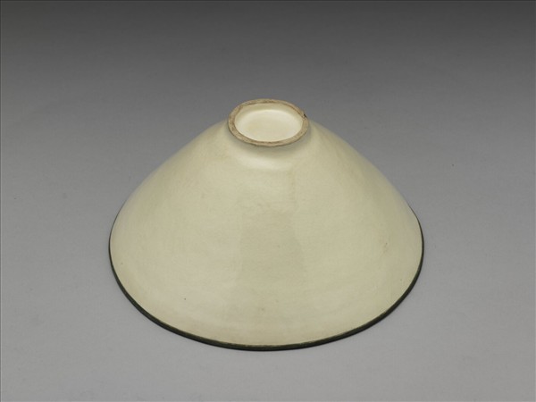 定窯 白瓷印花蓮塘魚紋碗