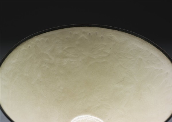 定窯 白瓷印花蓮塘魚紋碗