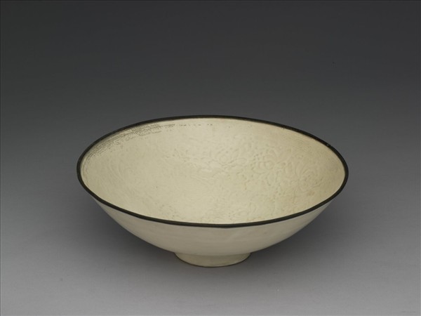 定窯 白瓷印花蓮塘魚紋碗