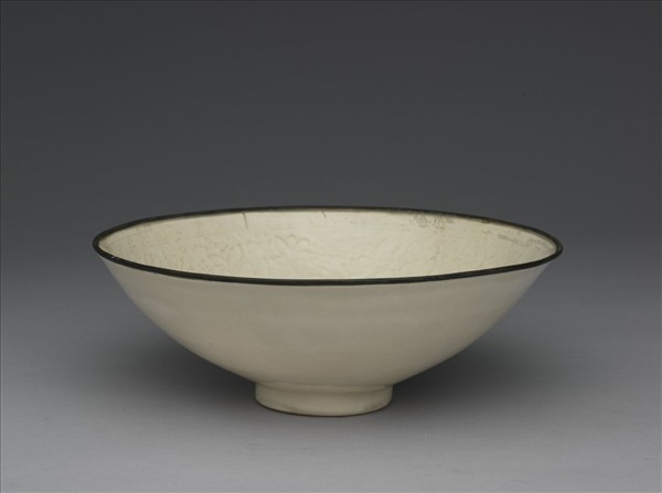 定窯 白瓷印花蓮塘魚紋碗