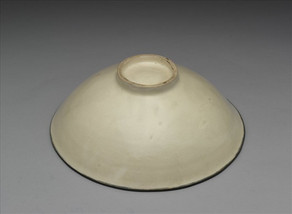 定窯 白瓷印花蓮塘魚紋碗