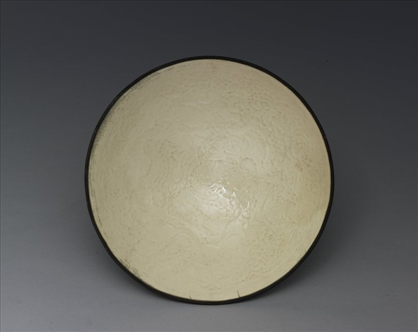 定窯 白瓷印花蓮塘魚紋碗