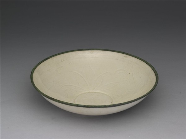定窯 劃花蓮花紋碗