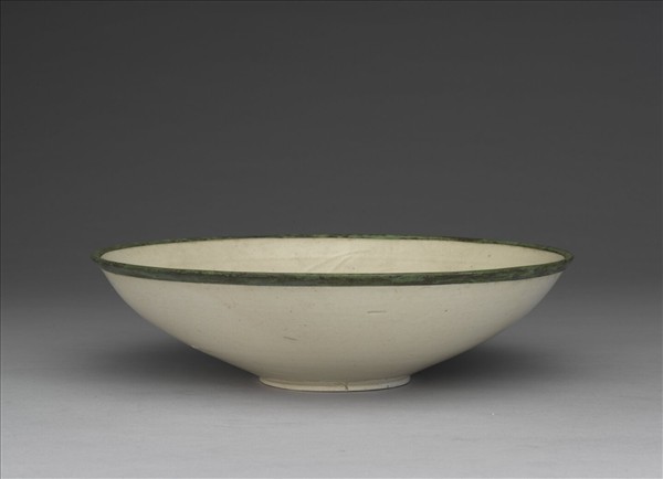 定窯 劃花蓮花紋碗