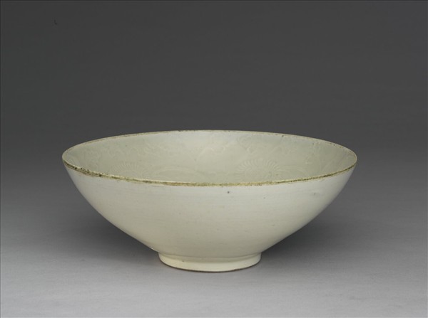 湘湖窯 白瓷印花菊花紋碗