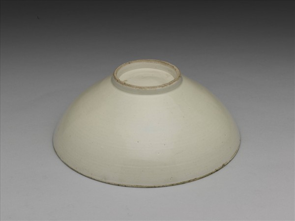 湘湖窯 白瓷印花菊花紋碗