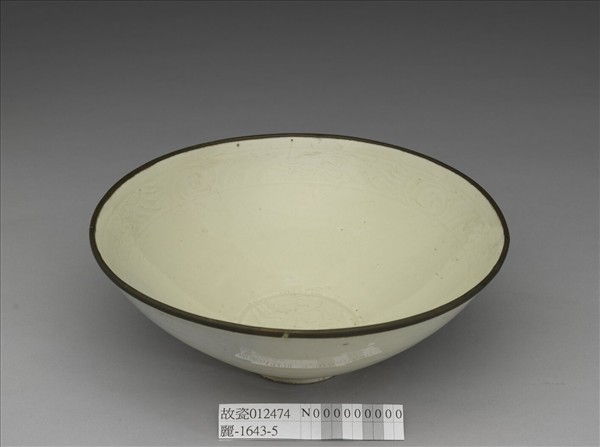 定窯 白瓷劃花海獸紋碗