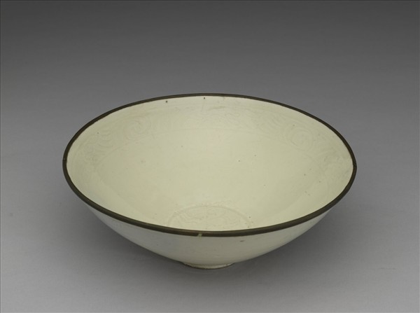 定窯 白瓷劃花海獸紋碗