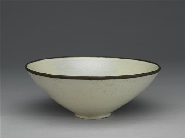 定窯 白瓷劃花海獸紋碗