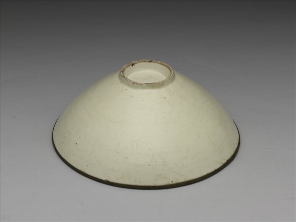 定窯 白瓷劃花海獸紋碗