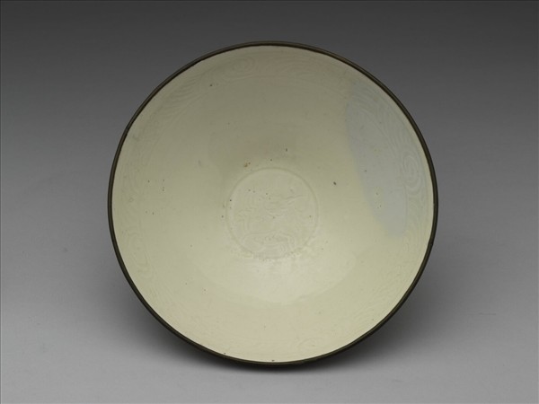 定窯 白瓷劃花海獸紋碗