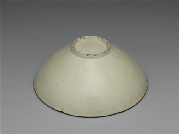 定窯 印花蓮花魚鳧紋葵瓣口碗