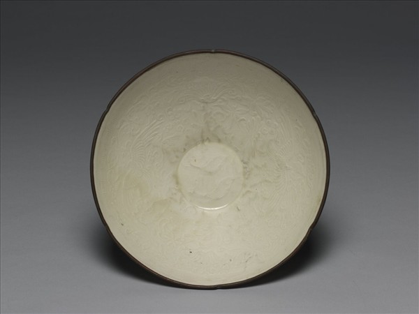 定窯 印花蓮花魚鳧紋葵瓣口碗