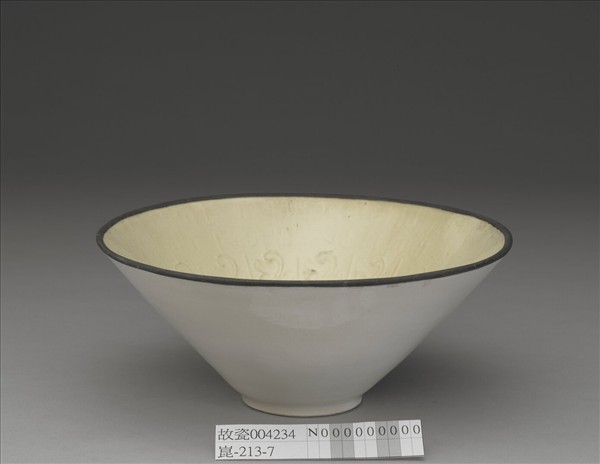 定窯 白瓷印花壽字碗