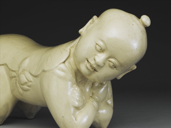 定窯 蓮花紋嬰兒枕