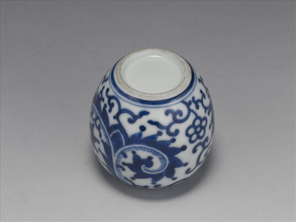 青花卷葉紋水盂