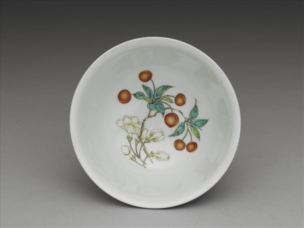 琺瑯彩藍地開光花卉小碗