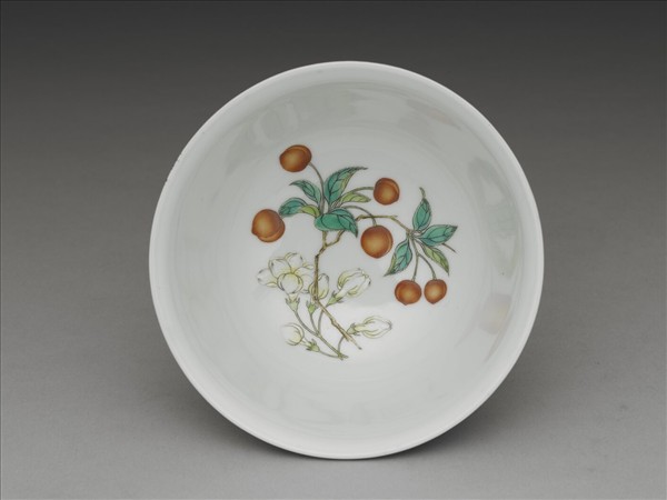 琺瑯彩藍地開光花卉小碗