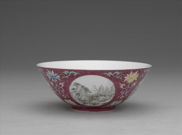 洋彩洋紅地開光四季山水碗