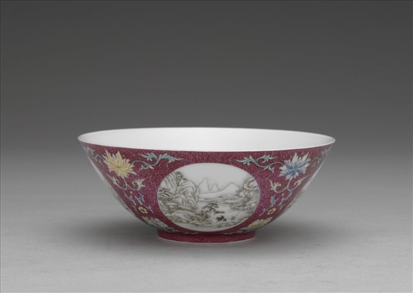 洋彩洋紅地開光四季山水碗