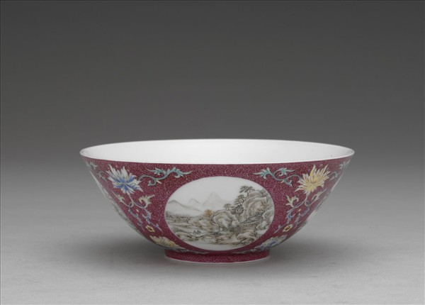 洋彩洋紅地開光四季山水碗