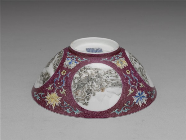 洋彩洋紅地開光四季山水碗