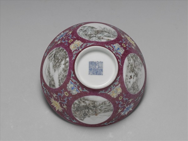 洋彩洋紅地開光四季山水碗