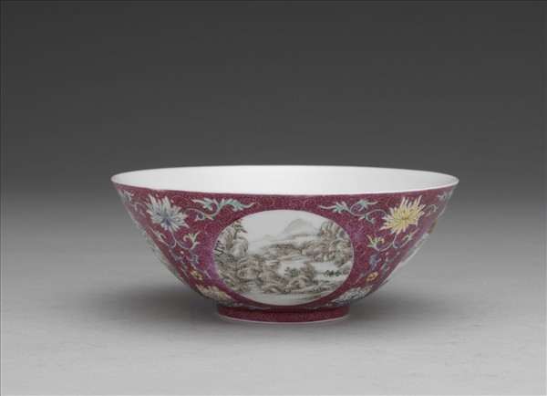 洋彩洋紅地開光四季山水碗