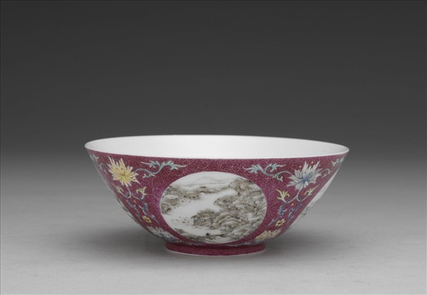 洋彩洋紅地開光四季山水碗