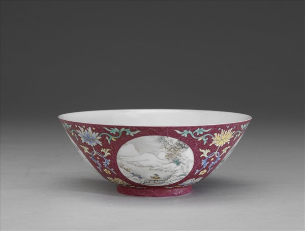 洋彩洋紅地開光四季山水碗