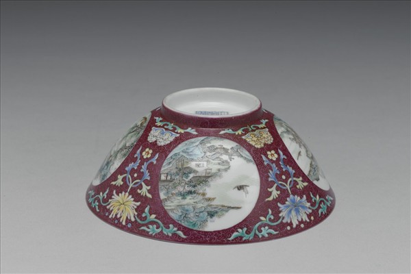 洋彩洋紅地開光四季山水碗