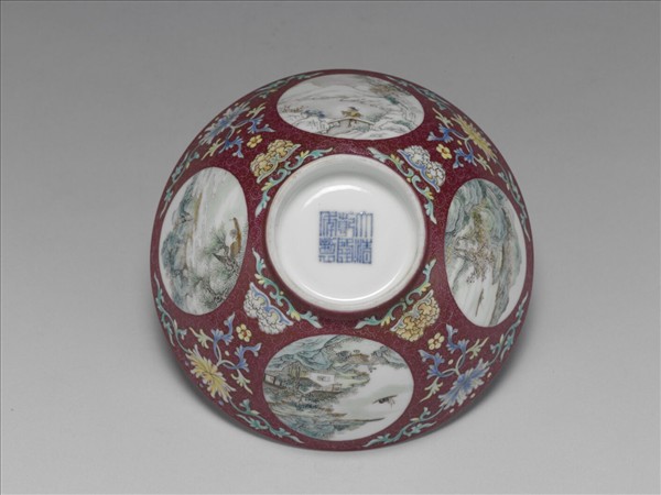 洋彩洋紅地開光四季山水碗